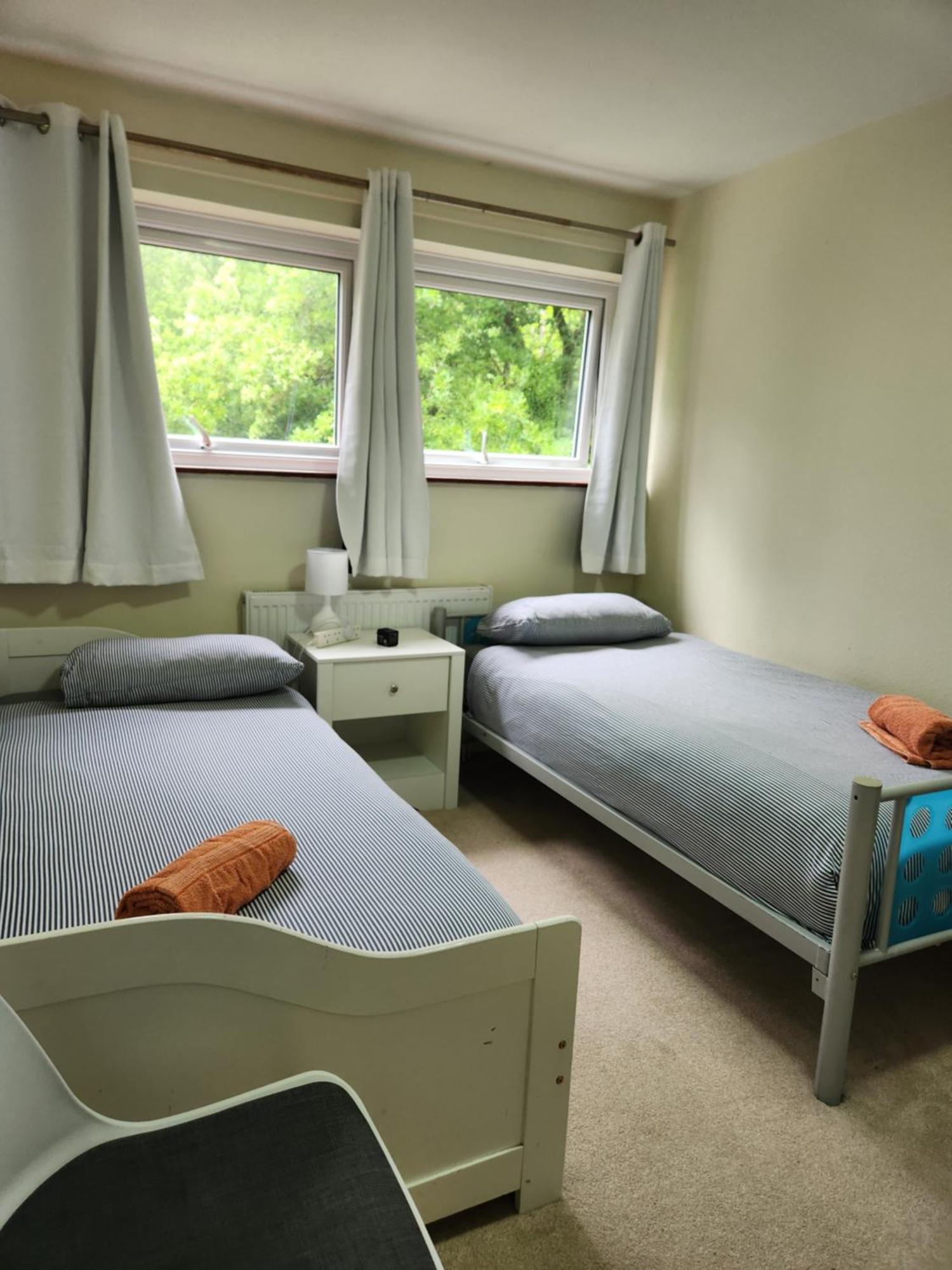 Twin Room In Crawley,Gatwick,West Sussex Ifield Eksteriør bilde